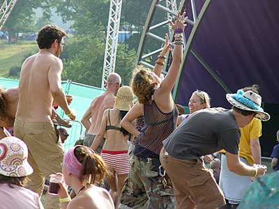 Crowd going bananas, Big Chill festival, Eastnor Castle 2004, England UK
