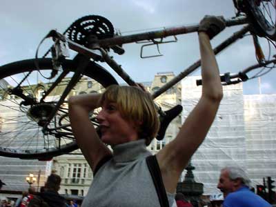 Piccadilly reclaimed!  Critical Mass, London 31st May 2002