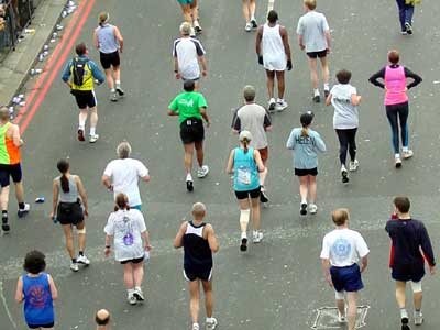 Marathon stragglers 2002