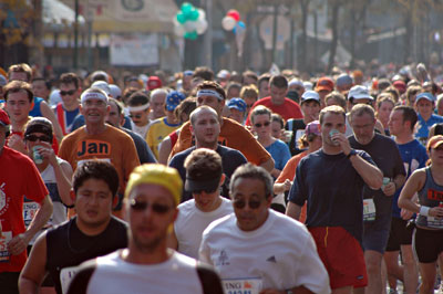 A street full of runners New York Marathon 2005, Bedford Avenue, Williamsburg, Brooklyn, New York, Brooklyn, New York, NYC, US