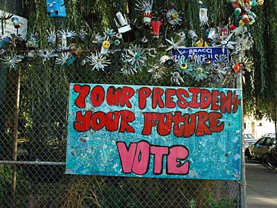 Community Garden, Avenue C, East Village, New York, NYC, USA