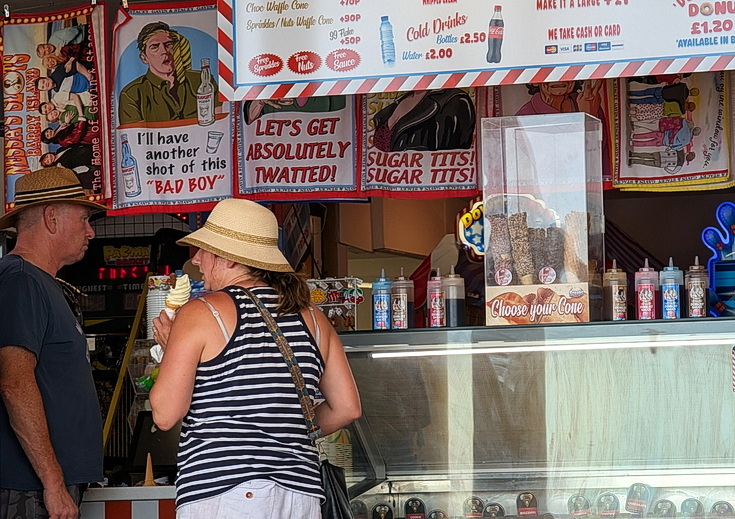 In photos: a summer afternoon in Barry Island, South Wales