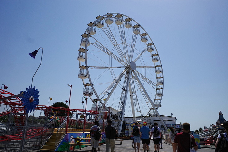 In photos: a summer afternoon in Barry Island, South Wales