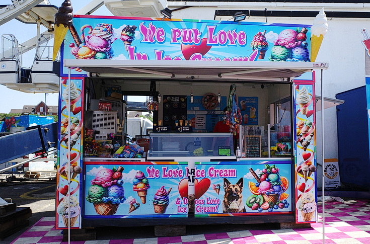 In photos: a summer afternoon in Barry Island, South Wales