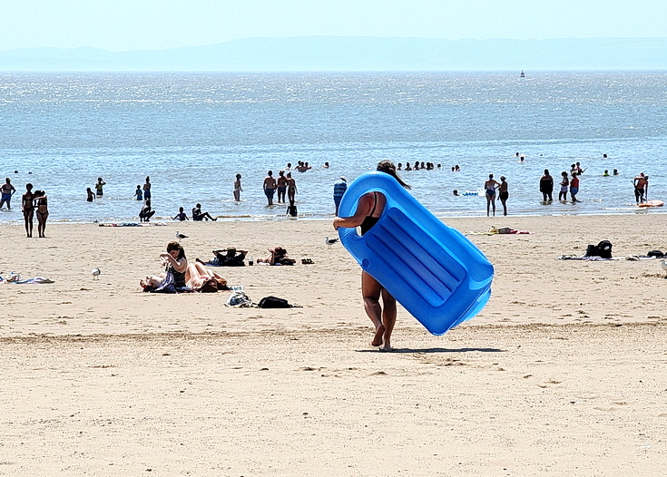 In photos: a summer afternoon in Barry Island, South Wales