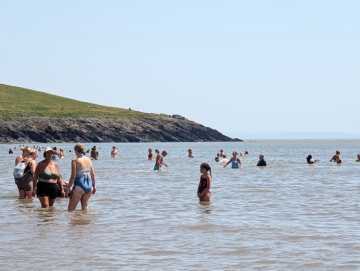 In photos: a summer afternoon in Barry Island, South Wales