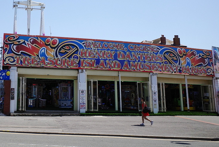 In photos: a summer afternoon in Barry Island, South Wales