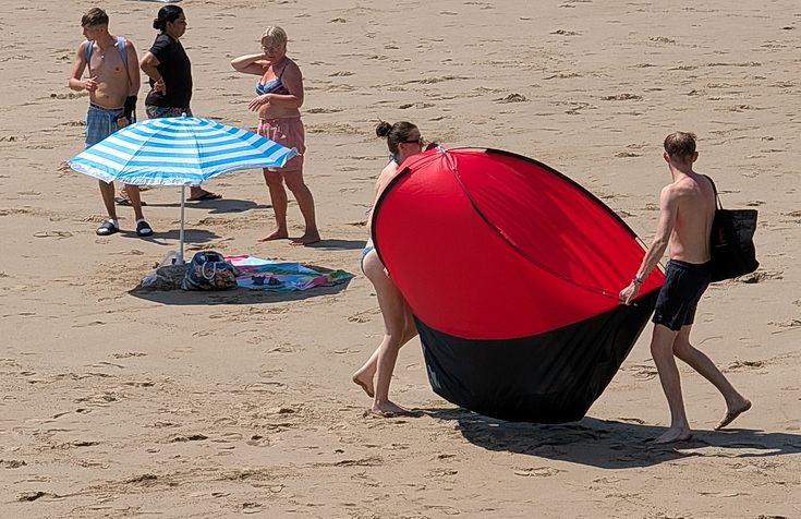 In photos: a summer afternoon in Barry Island, South Wales