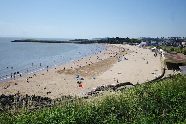 In photos: a summer afternoon in Barry Island, South Wales