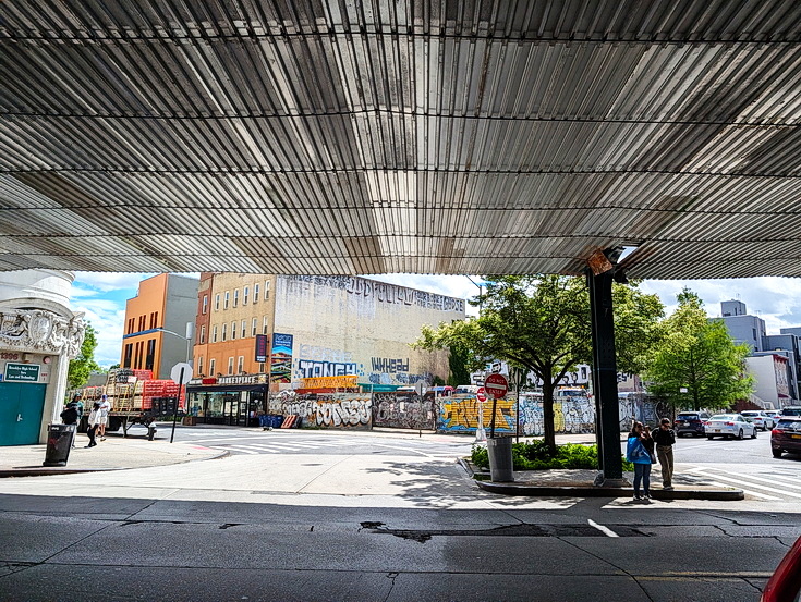 A photographic stroll under Broadway through Brooklyn, New York