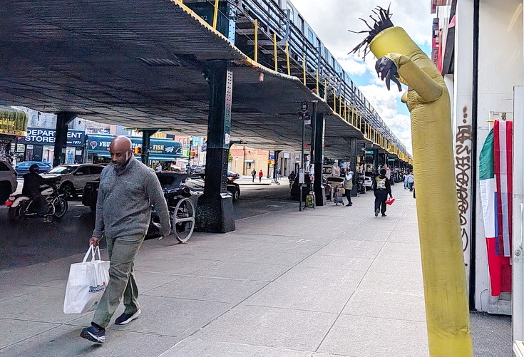 A photographic stroll under Broadway through Brooklyn, New York