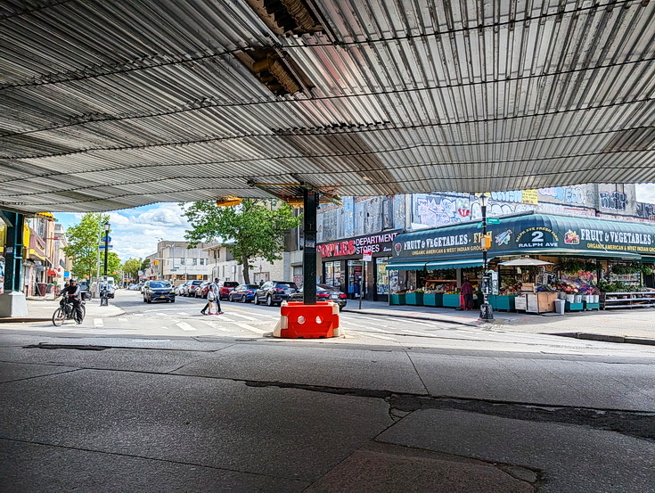 A photographic stroll under Broadway through Brooklyn, New York
