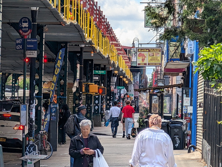A photographic stroll under Broadway through Brooklyn, New York
