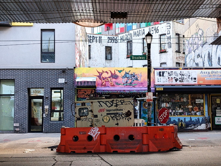 A photographic stroll under Broadway through Brooklyn, New York