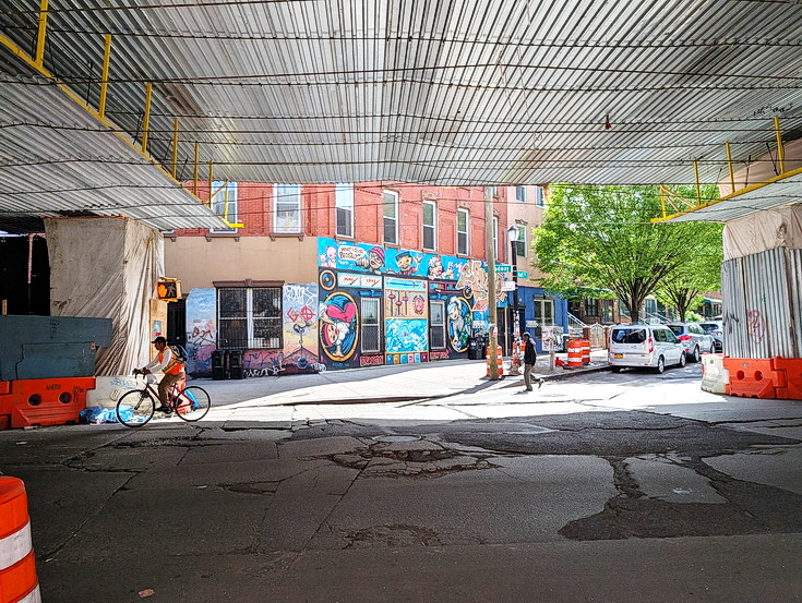 A photographic stroll under Broadway through Brooklyn, New York