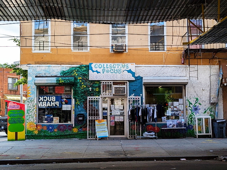 A photographic stroll under Broadway through Brooklyn, New York