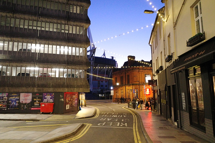 Cardiff at Christmas: 25 photos of bars, football, trains and street scenes, December 2025