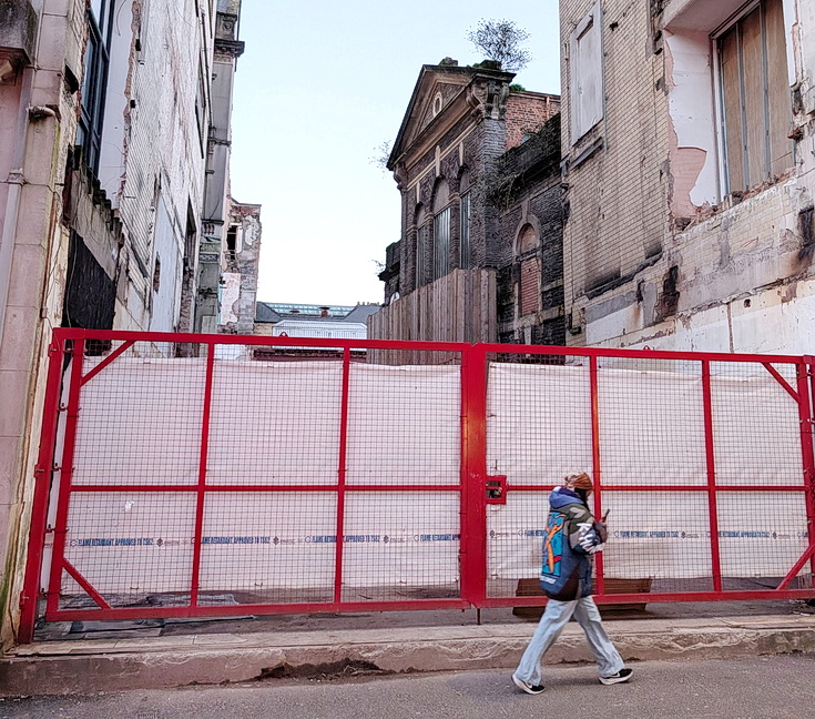 Cardiff at Christmas: 25 photos of bars, football, trains and street scenes, December 2025