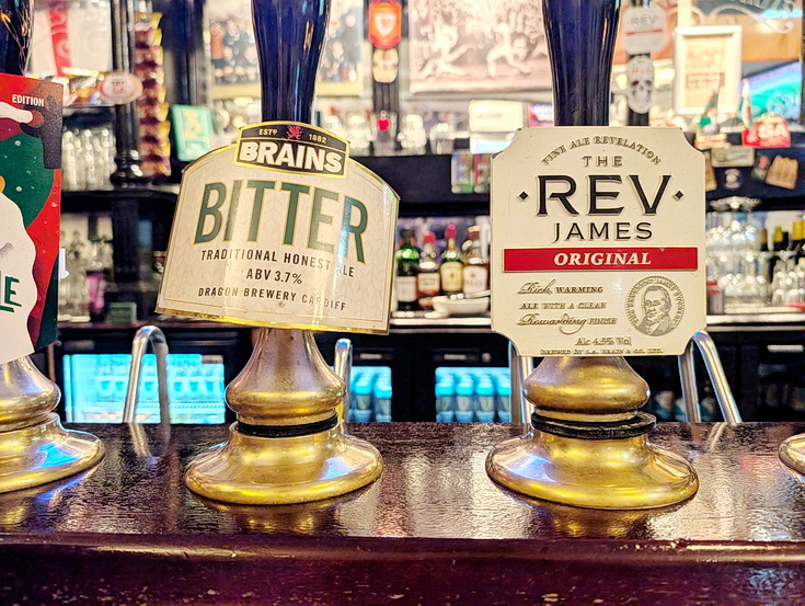 Cardiff at Christmas: 25 photos of bars, football, trains and street scenes, December 2025