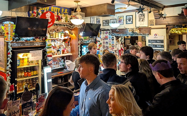 Cardiff at Christmas: 25 photos of bars, football, trains and street scenes, December 2025