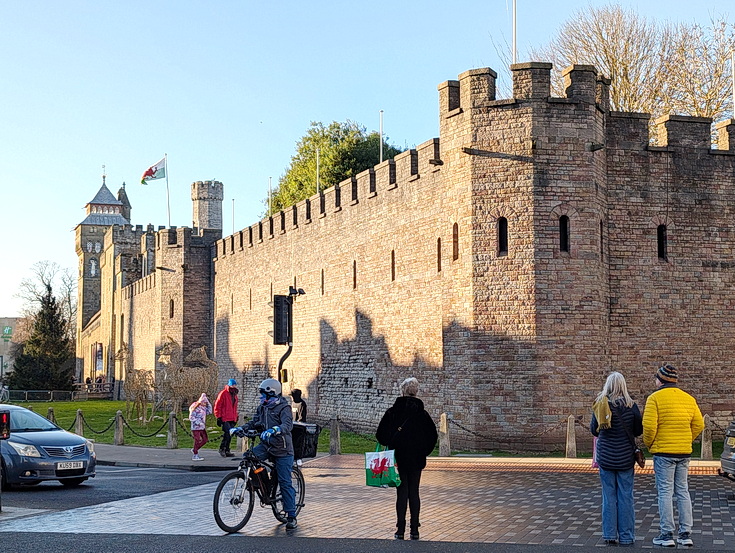 Cardiff at Christmas: 25 photos of bars, football, trains and street scenes, December 2025