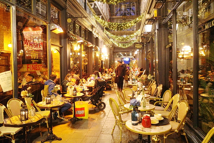 Cardiff at Christmas: 25 photos of bars, football, trains and street scenes, December 2025