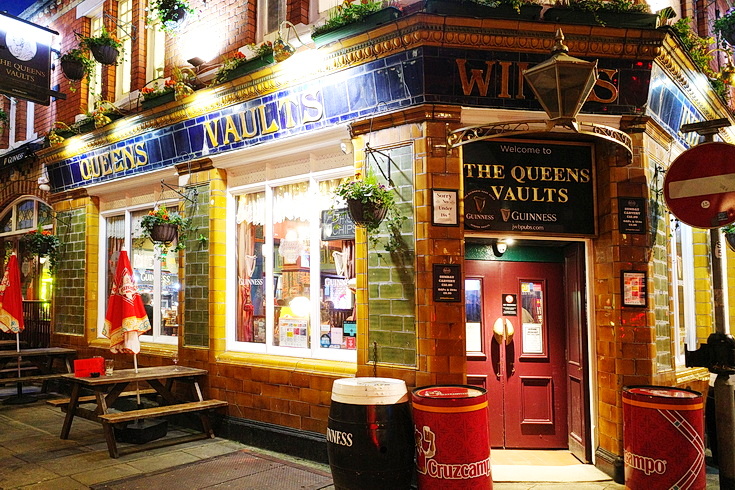 Cardiff at Christmas: 25 photos of bars, football, trains and street scenes, December 2025