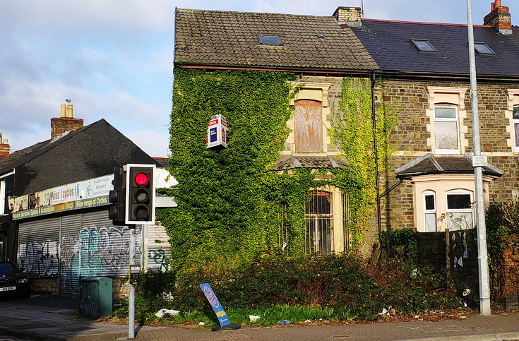 Cardiff at Christmas: 25 photos of bars, football, trains and street scenes, December 2025
