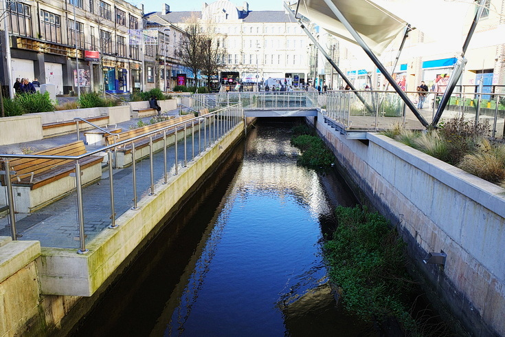 Cardiff at Christmas: 25 photos of bars, football, trains and street scenes, December 2025