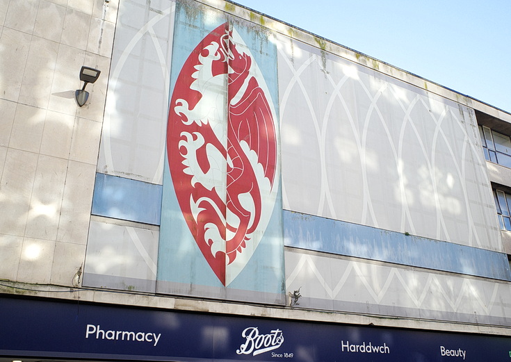 Cardiff at Christmas: 25 photos of bars, football, trains and street scenes, December 2025