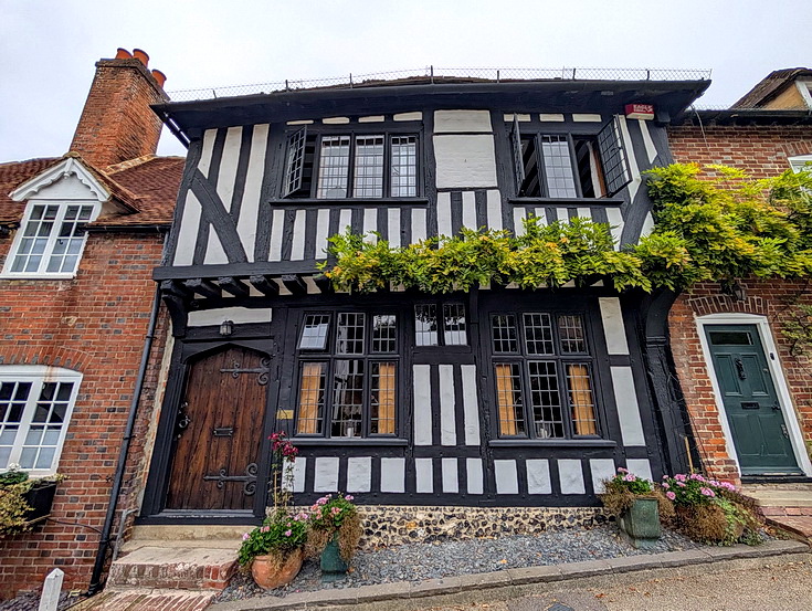 Like stepping back into history: 40 photos of the stunning village of Chilham on the Kent Downs