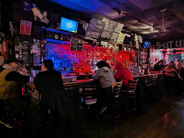 Life in a New York dive bar - 18 photos of the Double Down Saloon in the East Village