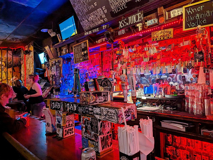 Life in a New York dive bar - 18 photos of the Double Down Saloon in the East Village