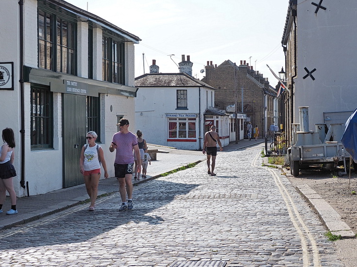 Photo Gallery: a walk from Leigh-on-Sea to Southend and along the world's longest pleasure pier