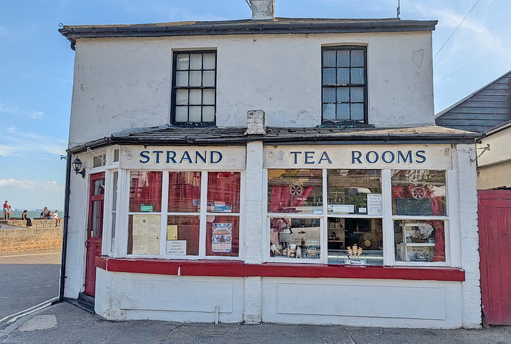 Photo Gallery: a walk from Leigh-on-Sea to Southend and along the world's longest pleasure pier