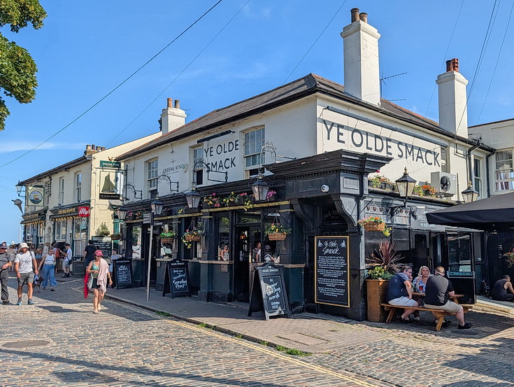 Photo Gallery: a walk from Leigh-on-Sea to Southend and along the world's longest pleasure pier