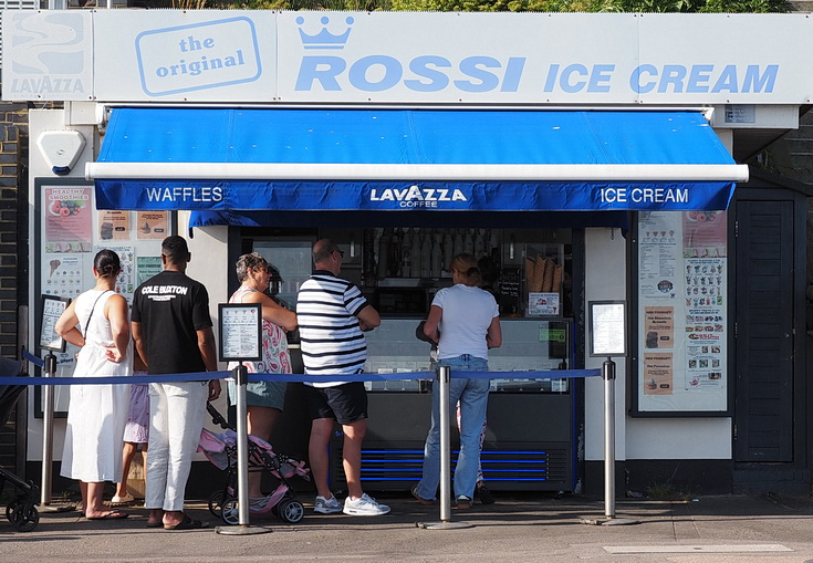 Photo Gallery: a walk from Leigh-on-Sea to Southend and along the world's longest pleasure pier