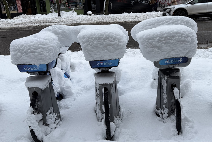 Manhattan snowstorn - view the snowy sreets of New York in our photogallery