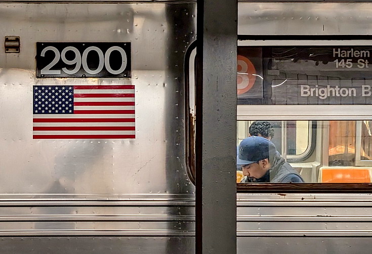 New York subway photos: rails, architecture, people and night views