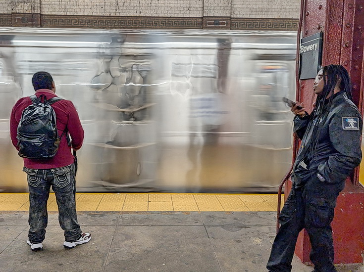 New York subway photos: rails, architecture, people and night views