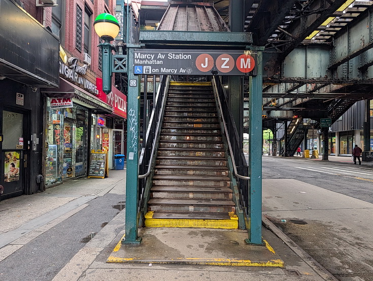 New York subway photos: rails, architecture, people and night views