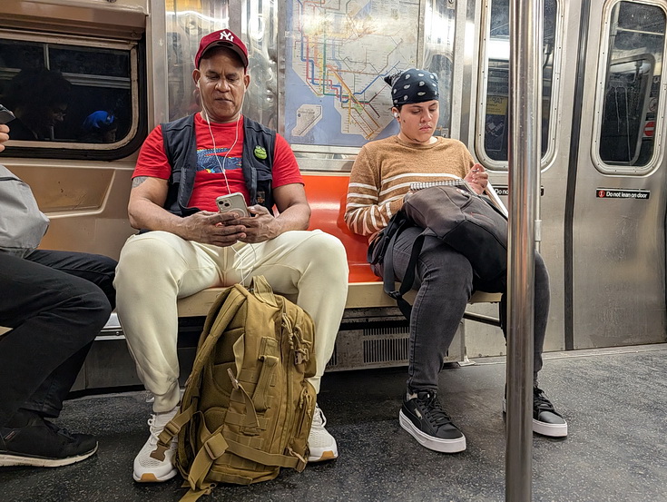 New York subway photos: rails, architecture, people and night views