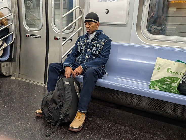 New York subway photos: rails, architecture, people and night views