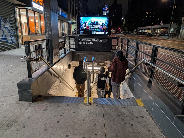 New York subway photos: rails, architecture, people and night views