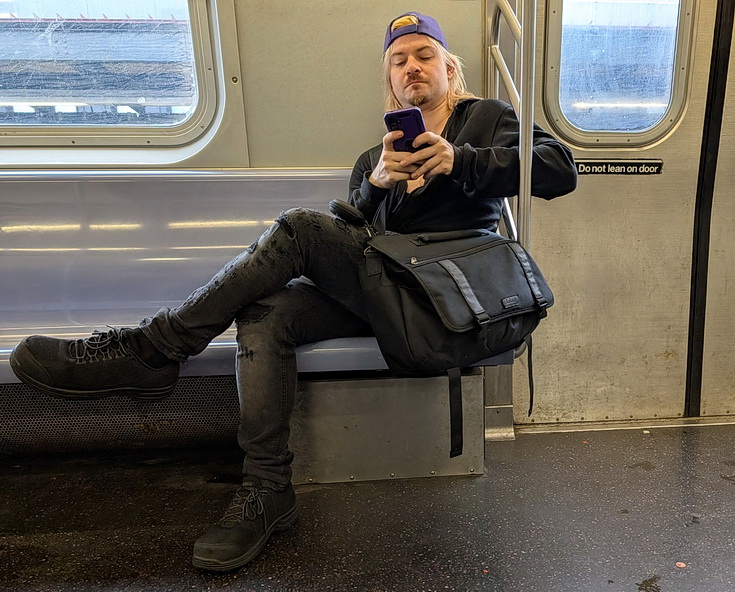 New York subway photos: rails, architecture, people and night views