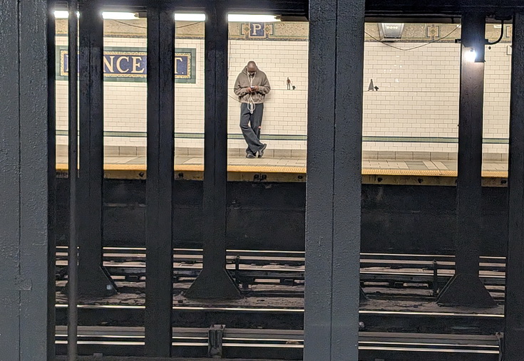 New York subway photos: rails, architecture, people and night views