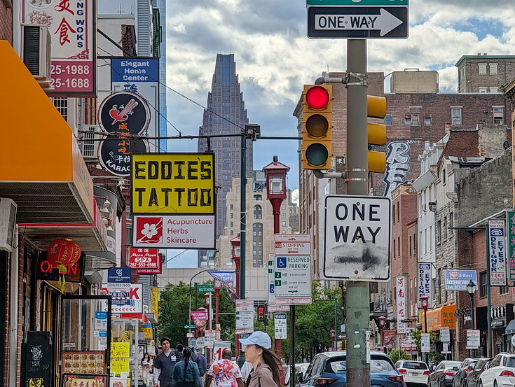 Skyscrapers, railroad stations and street scenes - a walk around Philadelphia in 32 photos