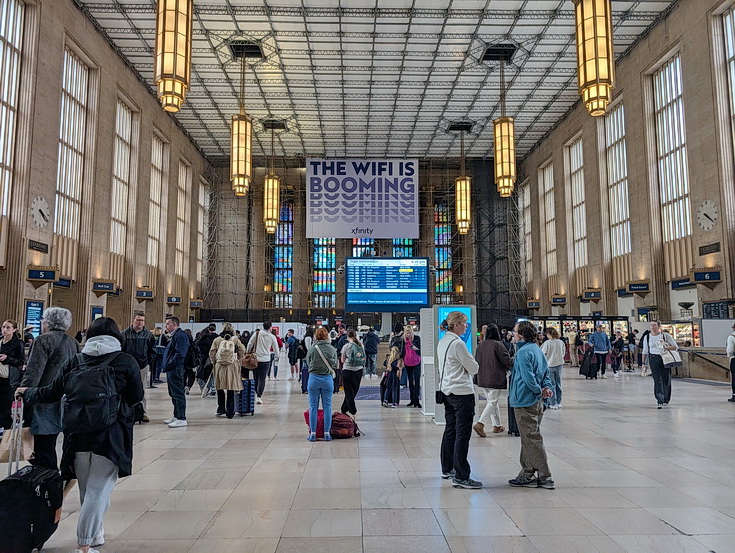 Skyscrapers, railroad stations and street scenes - a walk around Philadelphia in 32 photos