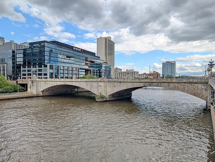 Skyscrapers, railroad stations and street scenes - a walk around Philadelphia in 32 photos