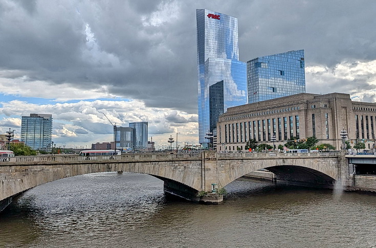Skyscrapers, railroad stations and street scenes - a walk around Philadelphia in 32 photos
